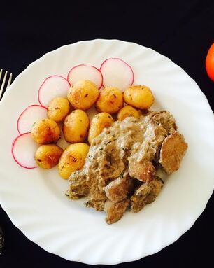 Печень в сметанном соусе с эстрагоном