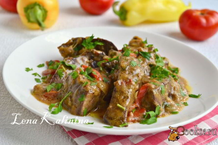 Рецепт свиной печени, тушеной в сметанном соусе