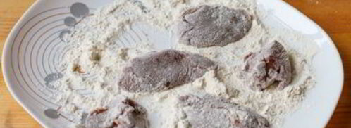 жареная куриная печень с фисташками и рукколой. Шаг 7