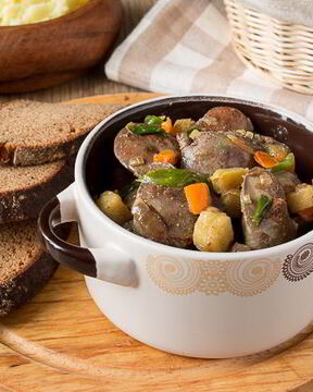 Жареная куриная печень с яблоками и сладким перцем