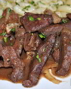 Жареная печень с винным соусом