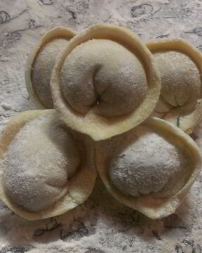 Пельмени из говядины и свинины с зеленью