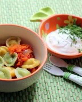 Разноцветные пельмени с рыбой