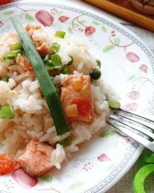 Быстрый плов с рыбой и зеленым горошком