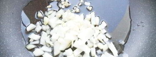 быстрый плов с рыбой и зеленым горошком. Шаг 2