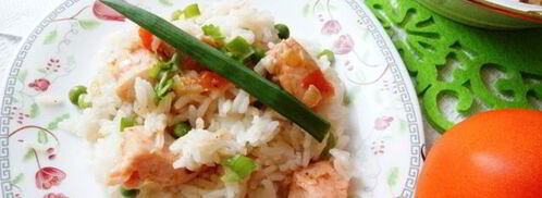 быстрый плов с рыбой и зеленым горошком. Шаг 6