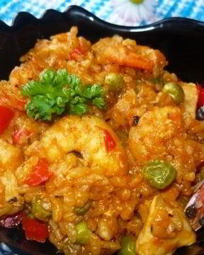 Паэлья с курицей и креветками