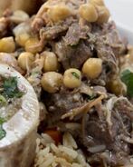 Пилав с тушенкой и вареным нутом