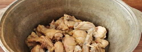 плов с курицей в утятнице на плите. Шаг 8