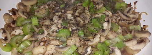 постные картофельные клецки с луком, грибами и сельдереем. Шаг 4