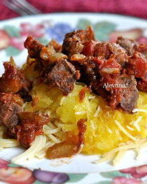 Мясное рагу с тыквой спагетти