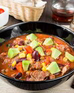 Острое мясное рагу с фасолью и кукурузой