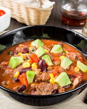 Острое мясное рагу с фасолью и кукурузой