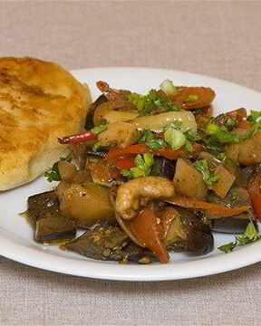 Овощное рагу с баклажанами и зеленью