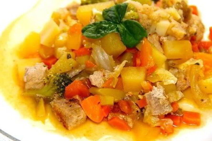 Рецепт овощного рагу со свининой в казане