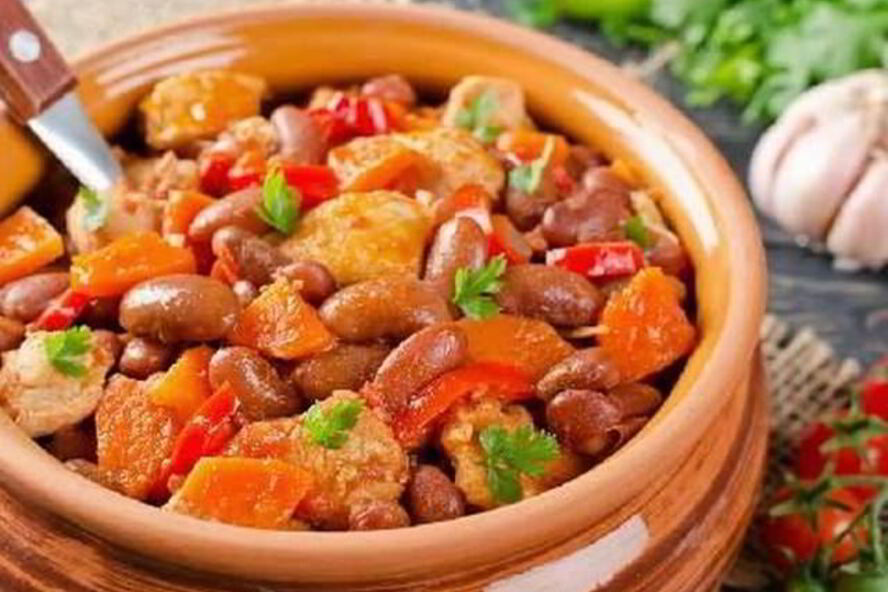 Рецепт пикантного рагу из курицы с фасолью