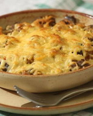 Рагу из баклажанов с говядиной под сырной корочкой