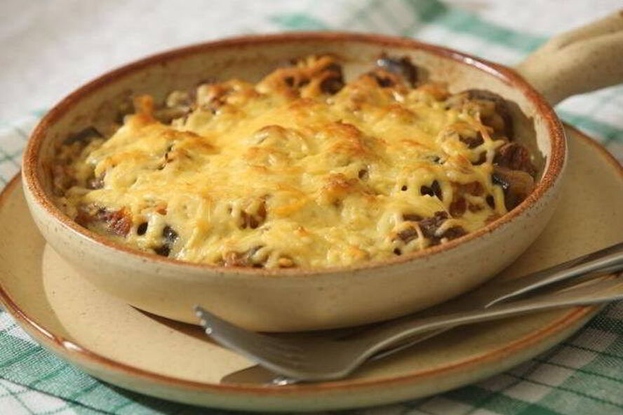 Рецепт рагу из баклажанов с говядиной под сырной корочкой