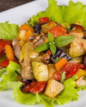 Рагу из кабачков, картофеля и баклажанов