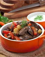 Рагу из куриной печени с яблоком и сладким перцем