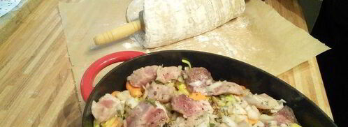 слоеное рагу из мяса и овощей под хлебной корочкой. Шаг 5