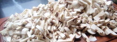 утиное филе в кунжуте с грибным рагу и картофельными дольками. Шаг 5