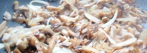 утиное филе в кунжуте с грибным рагу и картофельными дольками. Шаг 7