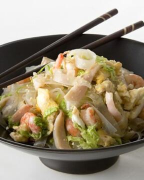 Рисовая лапша с креветками и кальмарами