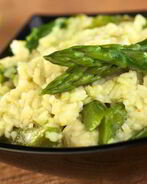 Ризотто со свежим тунцом и спаржей