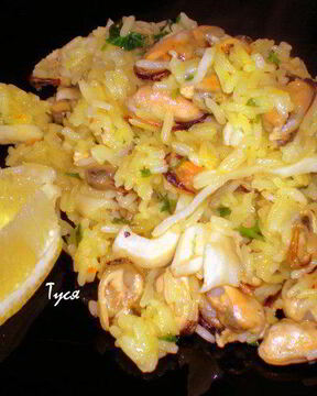 Желтое ризотто с морепродуктами