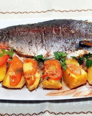 Форель, запеченная в духовке целиком