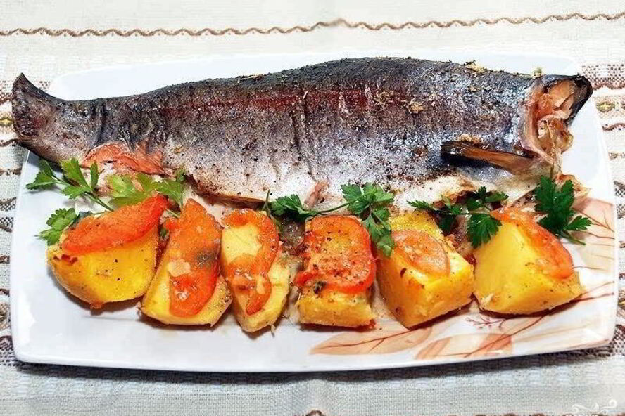 Рецепт форели, запеченной в духовке целиком
