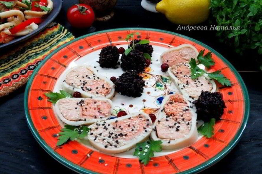 Рецепт кальмара, фаршированного лососем