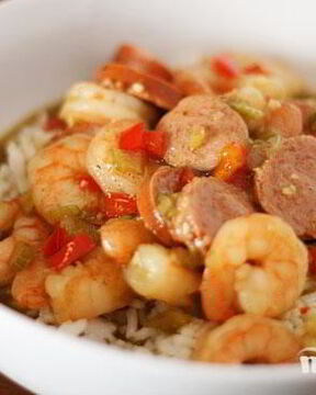 Креветки с сосисками и рисом