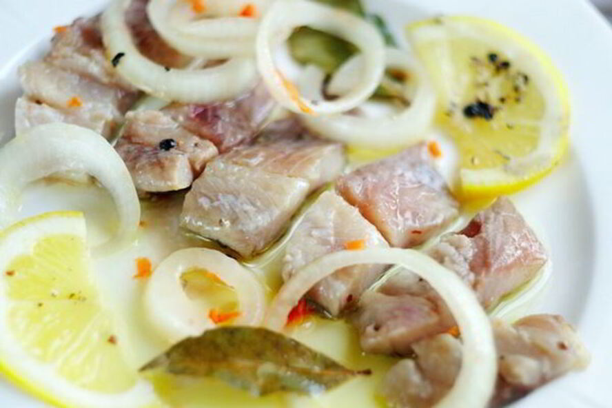 Рецепт пикантной селедки по-голландски с лимоном