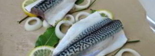 скумбрия с лимоном и луком в духовке. Шаг 2