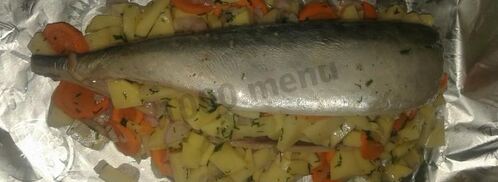 скумбрия с луком и морковью в духовке запеченная. Шаг 2