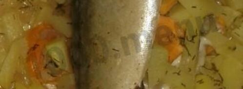 скумбрия с луком и морковью в духовке запеченная. Шаг 4