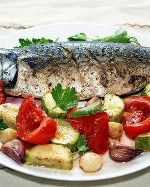 Скумбрия с овощами в духовке