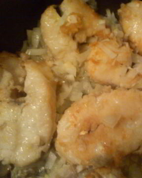 Судак, жареный с луком