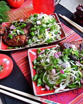 Запеченная скумбрия с японской лапшой