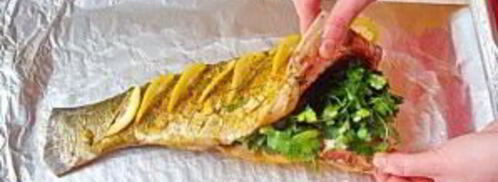 запеченный толстолоб с лимоном и зеленью. Шаг 3