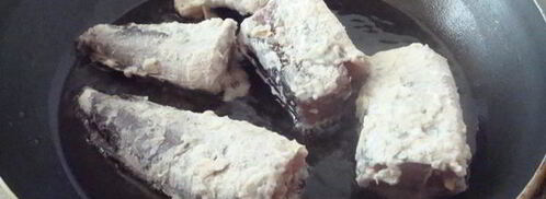 жареная рыба с картошкой и луком. Шаг 6