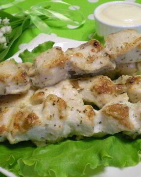 Куриные шашлычки на шпажках в духовке для детей