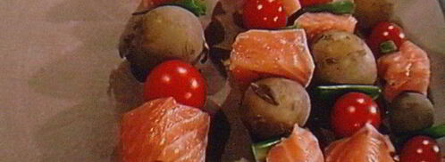 шашлычки из лосося с молодой картошкой под чесночным соусом айоли. Шаг 3