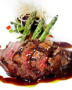 Говяжьи стейки на гриле с соусом барбекю из кофе