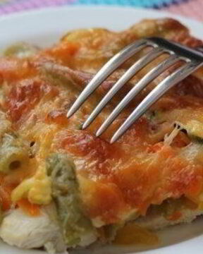 Куриный стейк под овощами и сыром