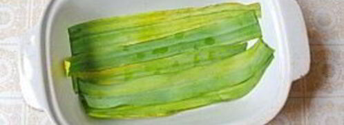 рыбные стейки на листьях пража. Шаг 2