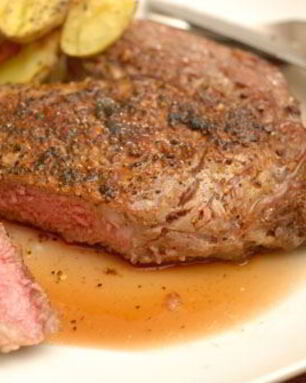 Стейк из телятины на сковороде