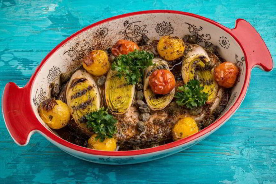 Рецепт стейка лосося, запеченный с помидорами черри